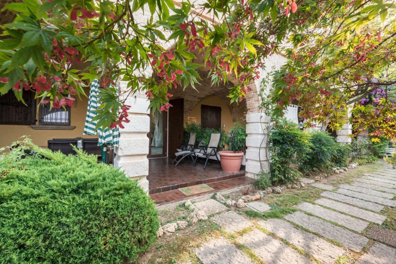 Appartamento Balkissa San Felice del Benaco Exterior foto